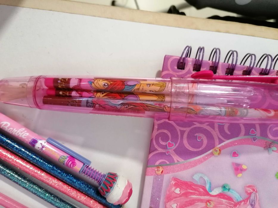 Diário/Bloco Notas + Albúm + Canetas e Lápis Princess e Winx