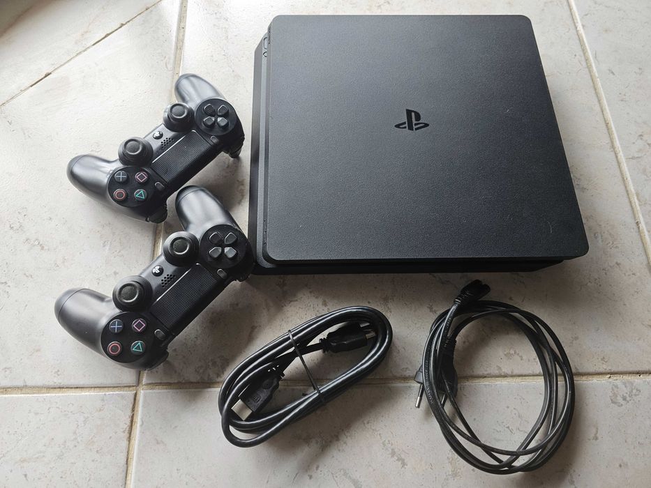 PS4 Slim 500GB + 2 Comandos + 6 Jogos