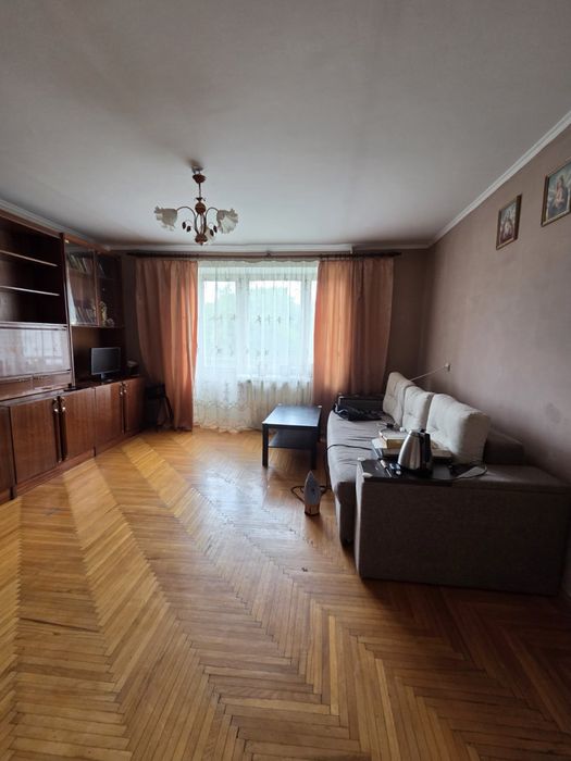 Терміновий продаж трикімнатної квартири.