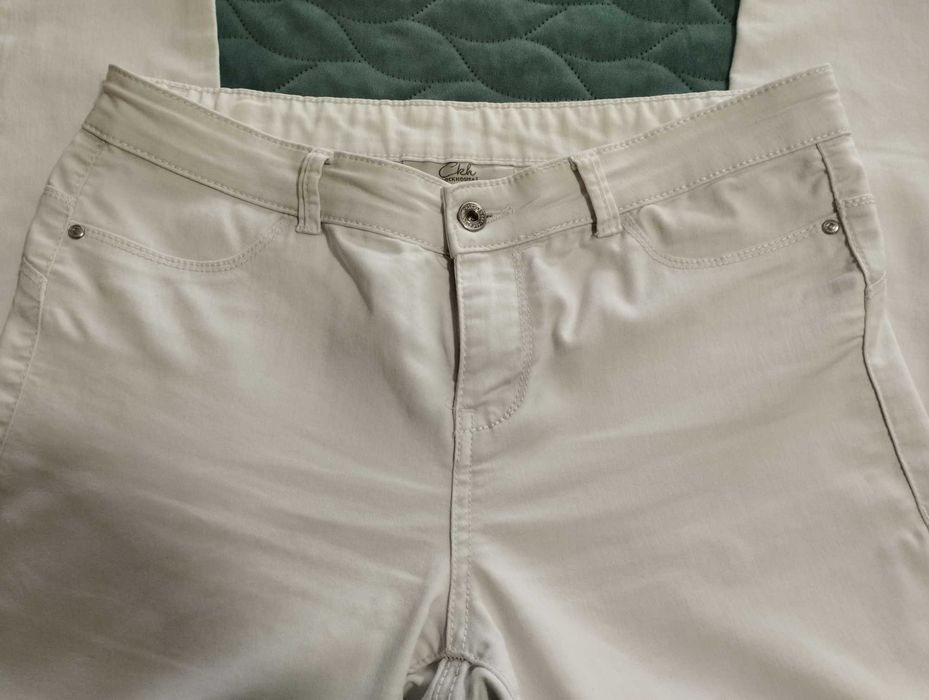 Calças de senhora brancas