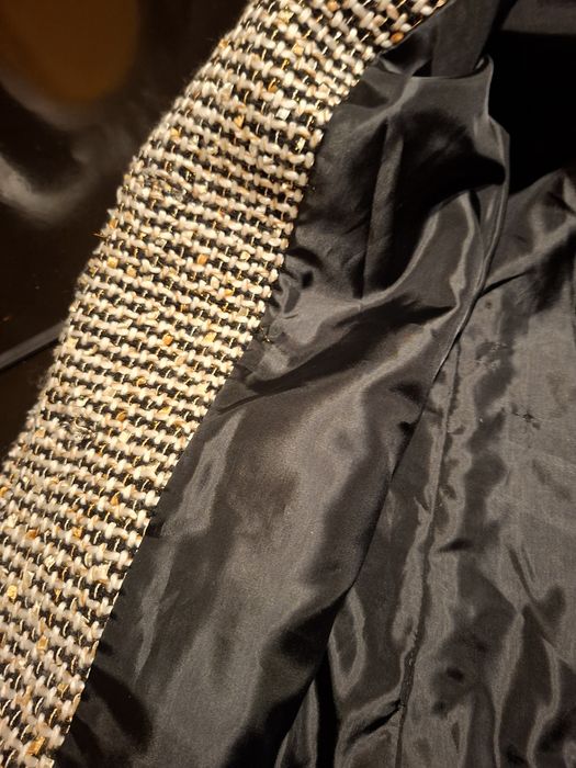 Zakiet MaxMara linii S
Ciekawie tkany blyszczaca nitka.
 Linia S to gr