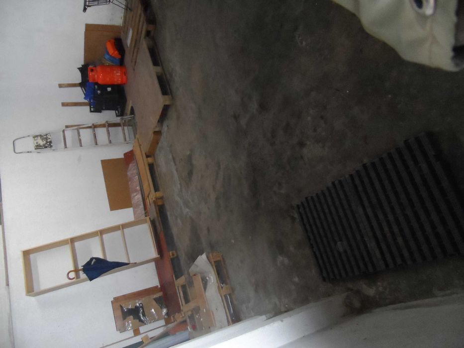 Garagem Fechada/ Armazém Brandoa 35m2