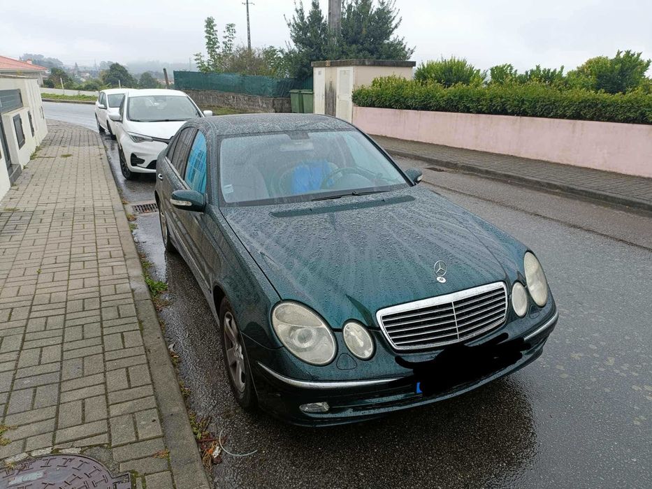 Mercedes E 270.