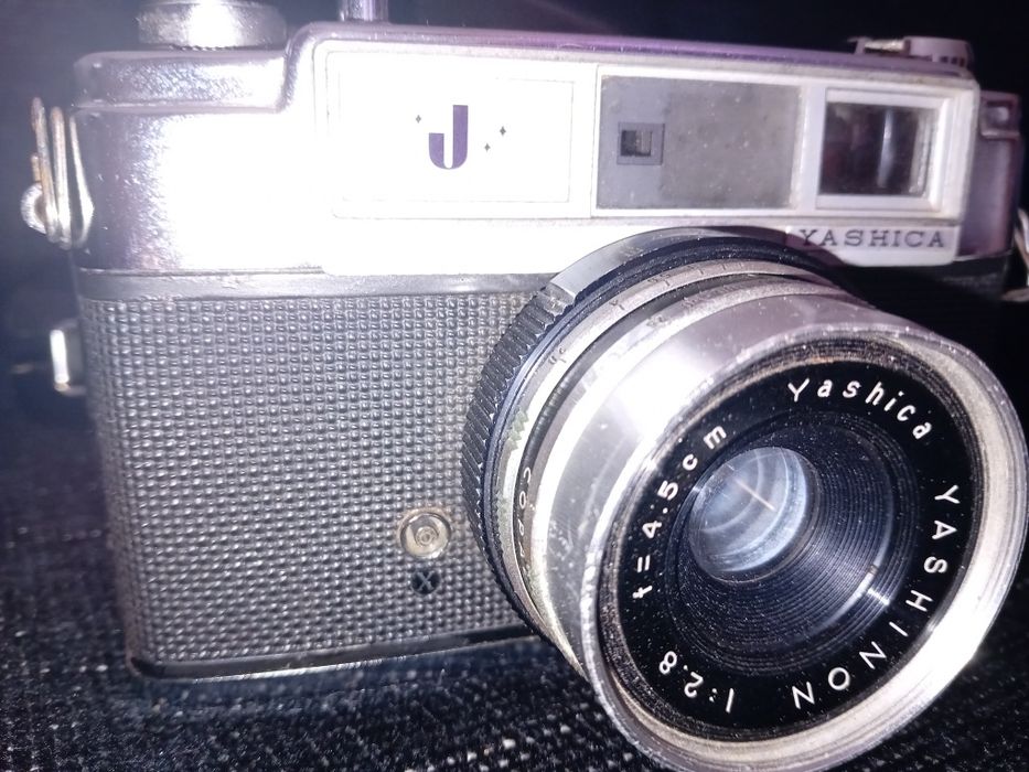 Câmera Fotográfica YASHICA, modelo Yashinon