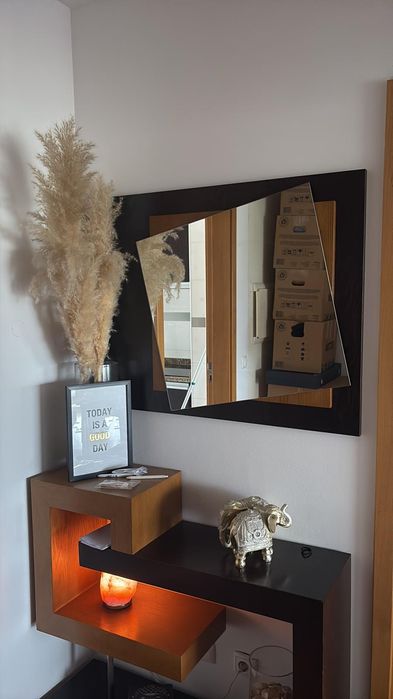 Móvel de entrada com espelho