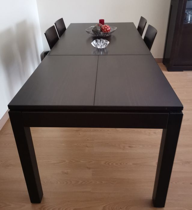 Extendable Table and Chairs