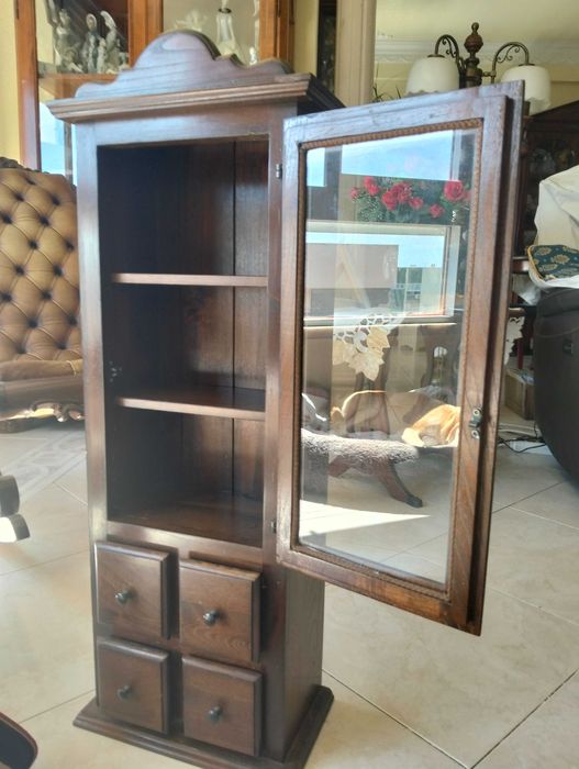 Pequeno movel vitrine de parede madeira maciça