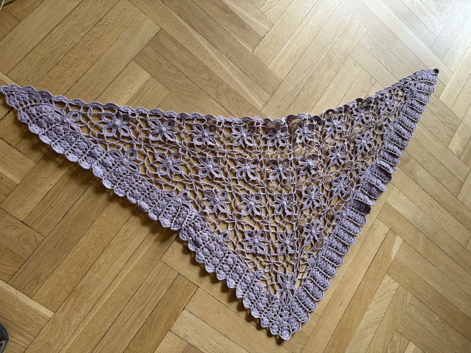 Chusta robiona na drutach/ szydełku