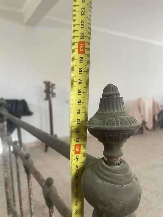 Cama de ferro antiga para recuperar
