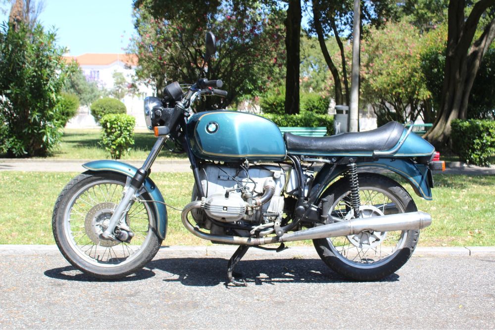 Bmw r60  com documentos a trabalhar