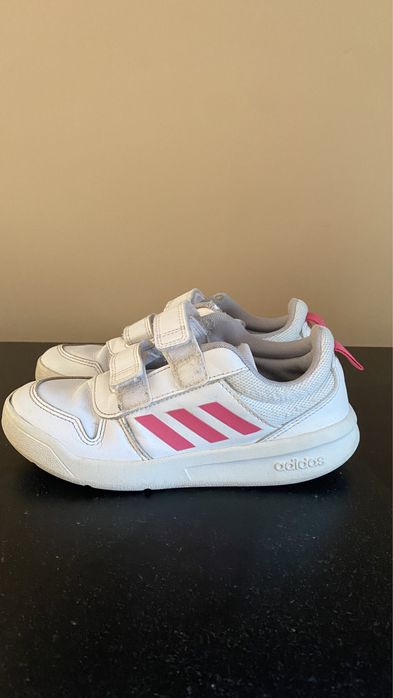 Продаються дитячі кросівки