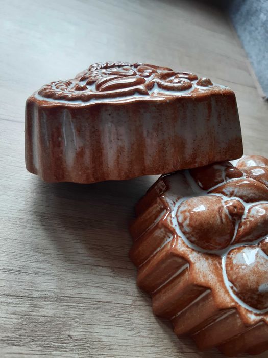 Dwie ceramiczne foremki