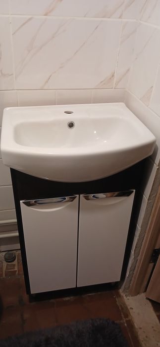 Умивальник з тумбою