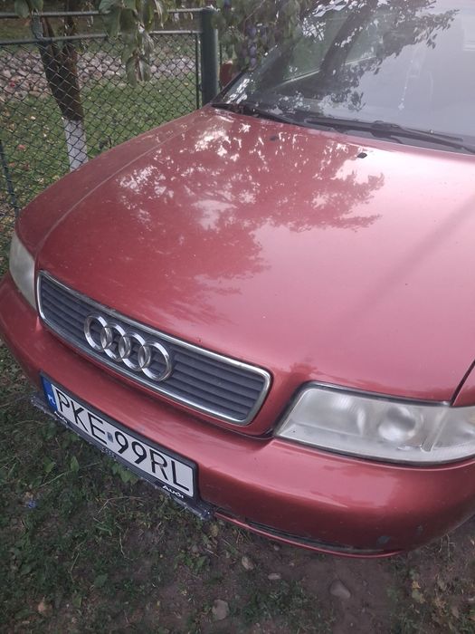 Продам гарне авто  Ауді А 4 Б 5  рік 97 з бензиновим двигуном 1.8.
