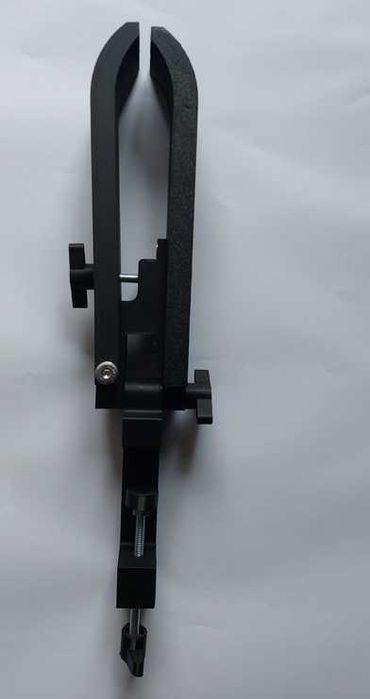 Suporte de mesa para coser pele á mão