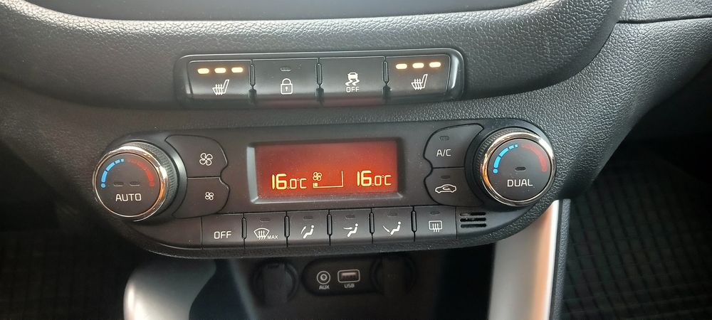 Samochód KIA cee'd HB