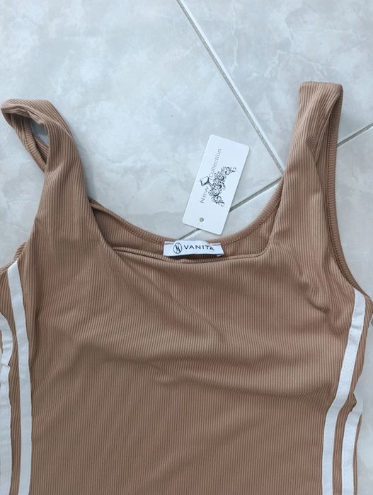 Vestido creme com riscas brancos