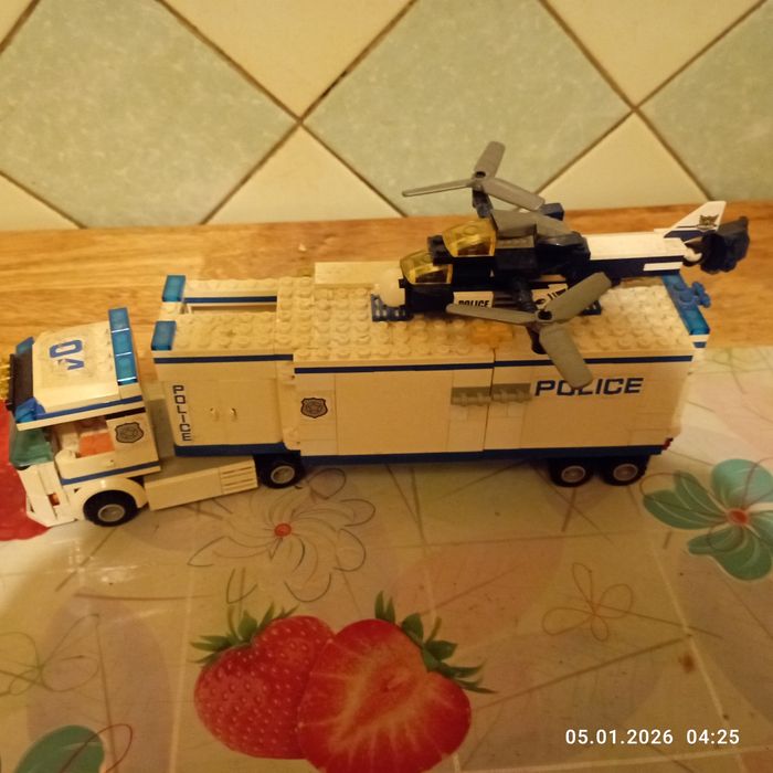 Продам lego nexo knight и lego city police грузовик