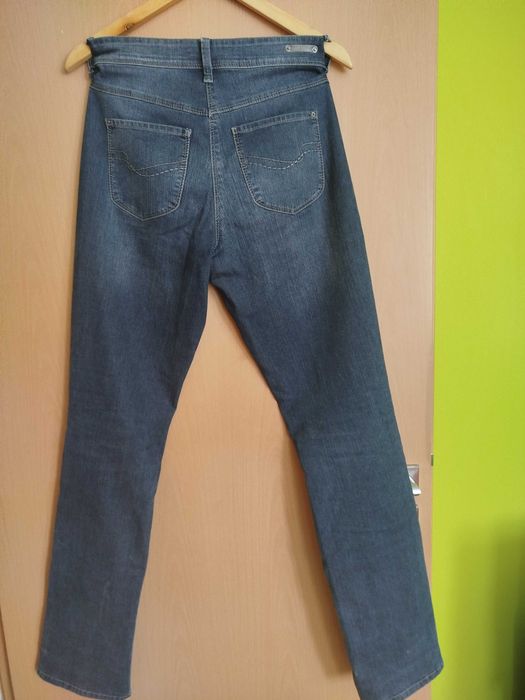 Jeansy damskie modnie uszyte