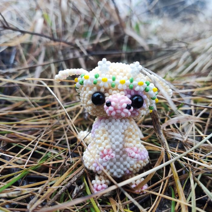 Коровка з бісеру. Ручная работа