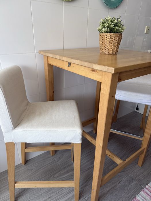 Mesa alta e cadeiras ikea