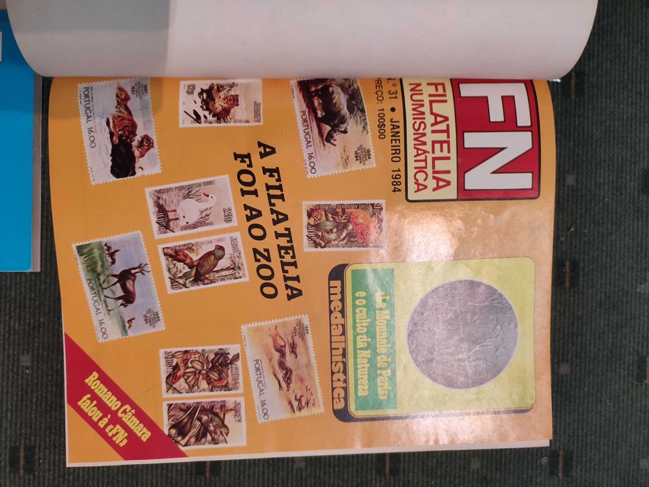 Lote 35 Livros, Catálogos e Publicações sobre Filatelia e Numismática