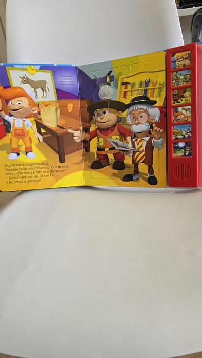 Livro puzzle com sons da Gombby