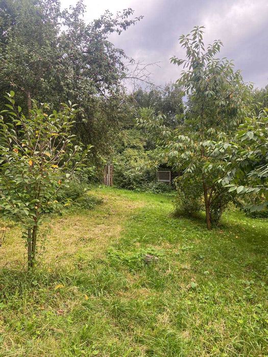 Продам дім, за містом із земельною ділянкою