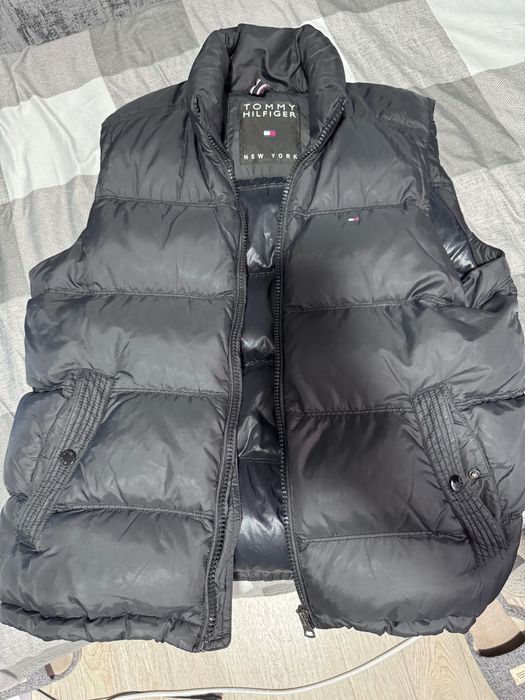 Жилетка чорна пухова Tommy Hilfiger