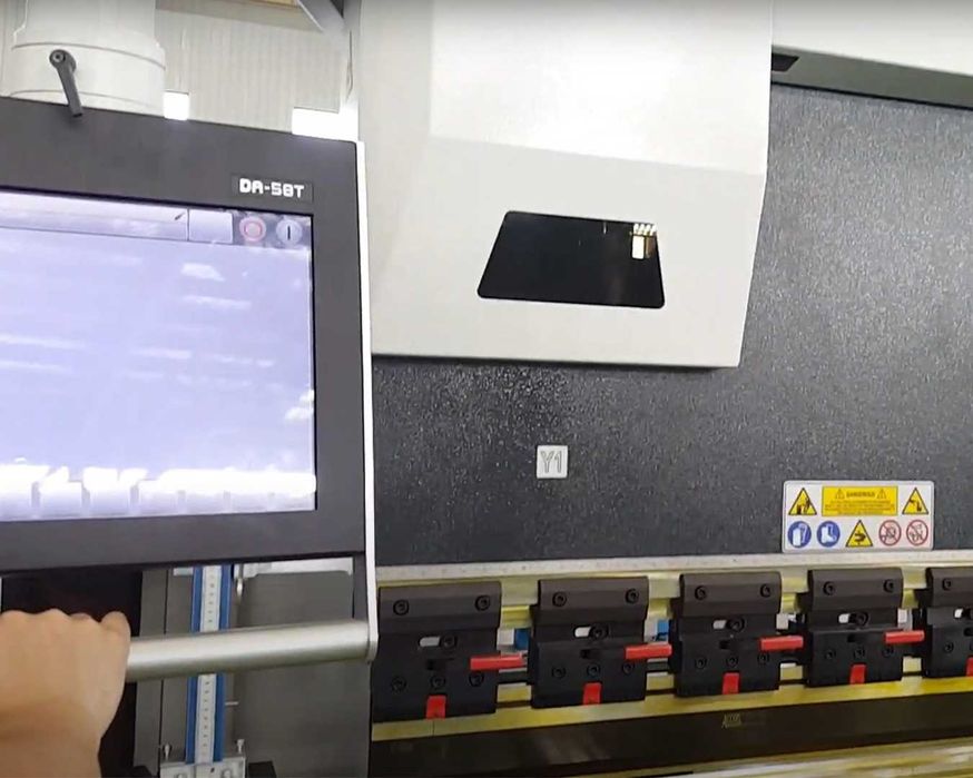 Листогиб •Прес для гнуття з ЧПУ 110 т 3,2м •Accurl 32110 Delem DA 58T