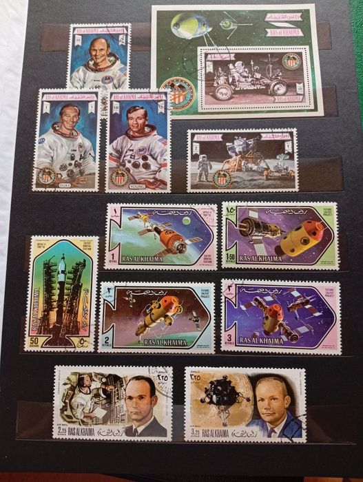 Klaser ze znaczkami. Temat Kosmos Astronautyka.