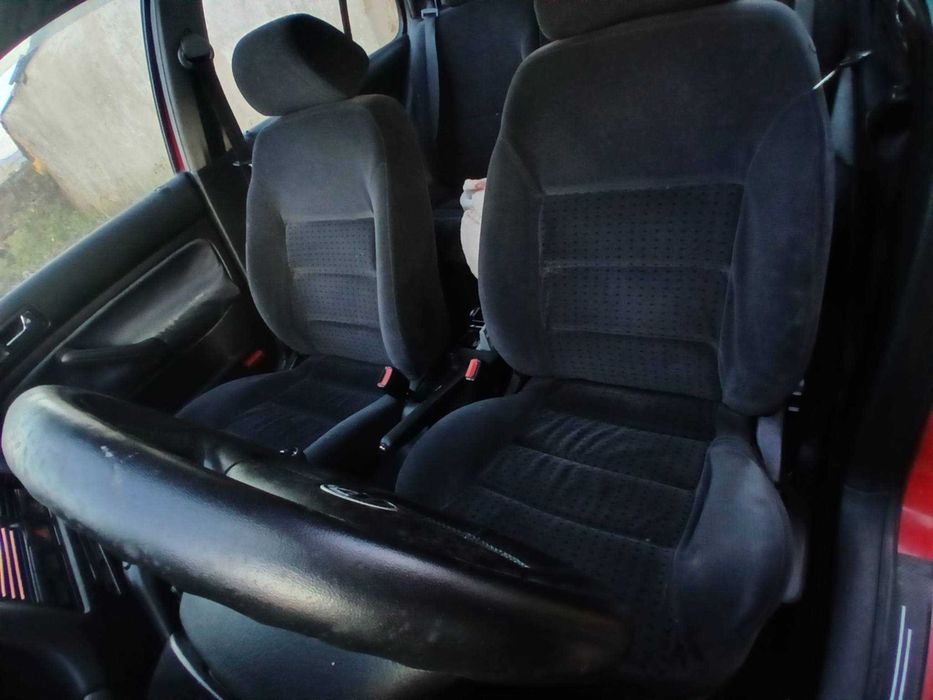 Vendo Volkswagen Golf 4 1.4 16v com GPL despachar.