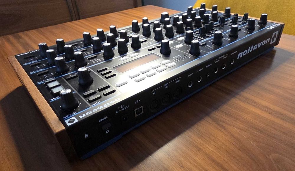 Sintetizador Novation PEAK com decksaver