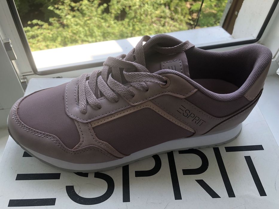 Кроссовки женские,новые,38размера Esprit