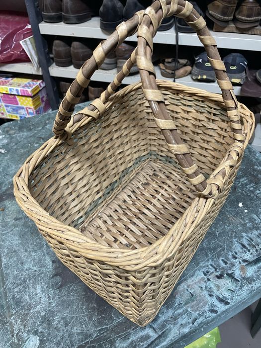 Cesto em verga com alças vintage