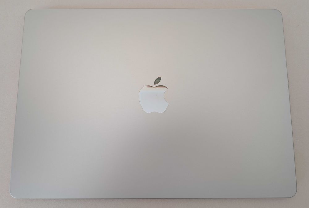 Laptop MacBook Air 15 M3 2024 /15.3 /M3 /8GB /256GB /MacOs Tachoe 26.0