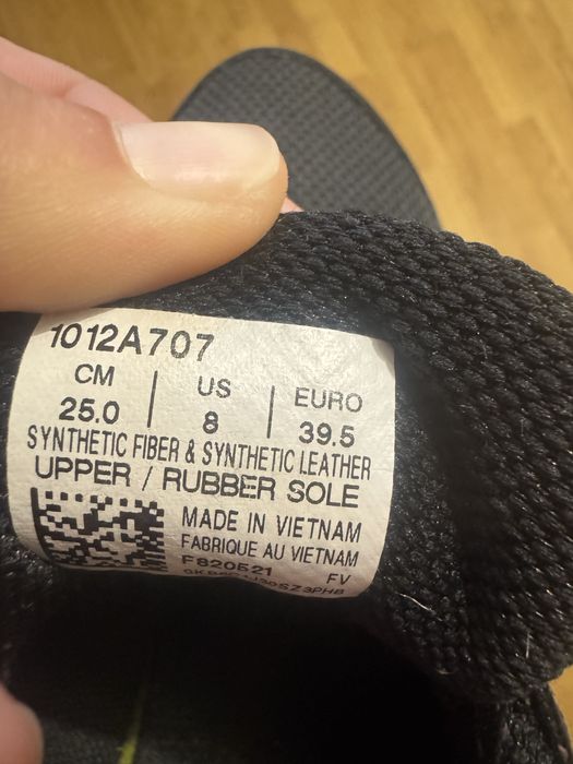 Жіночі кросівки asics gel-venture 8