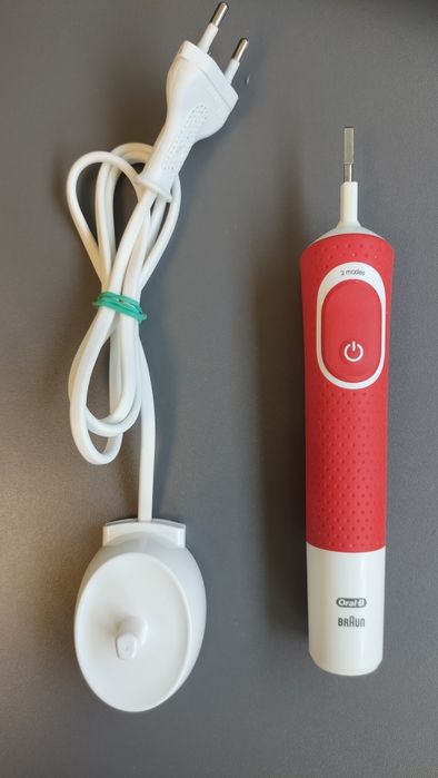 Szczoteczka Oral-B Braun i ładowarka
