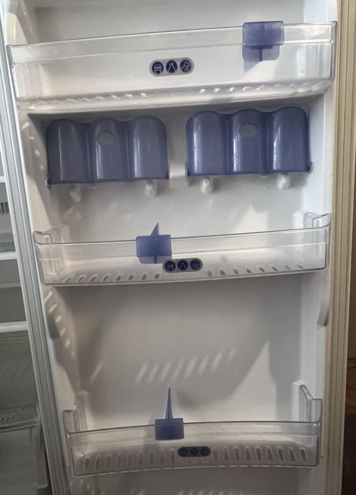 Холодильник Whirpool б505