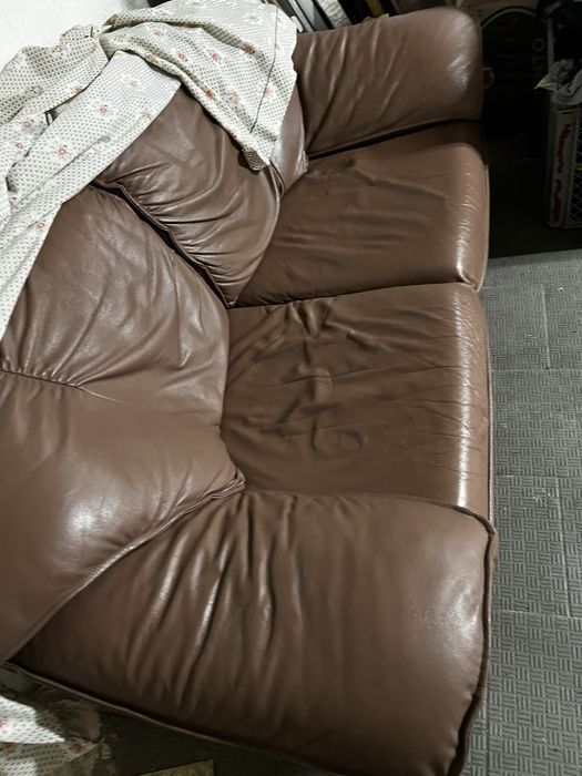 Sofa em pele (2 sofas)