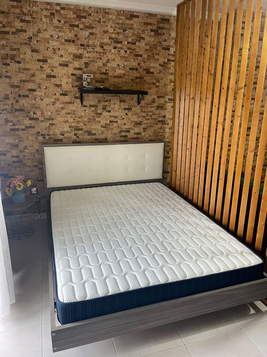 Vendo cama com colchão usados