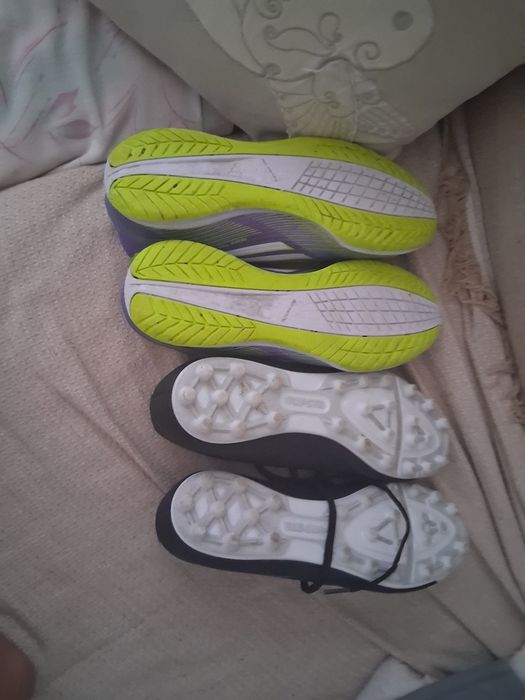 Chuteiras da nike e adidas
