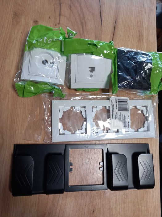 Новые рамки на стену, розетки Theme, Electro House