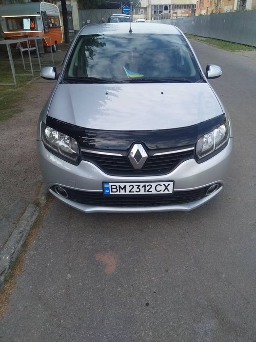 Рено Логан автомобиль