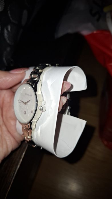 Conjunto Excellanc – Relógio Prateado, Colar e Brincos.