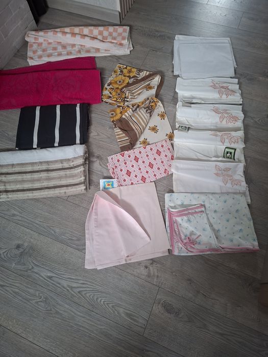 Постельное,наволочки новое,полотенца, подушечки.