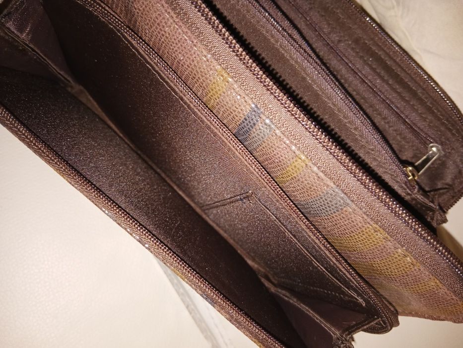 Carteira com grande arrumação cartões, dinheiro, documentos