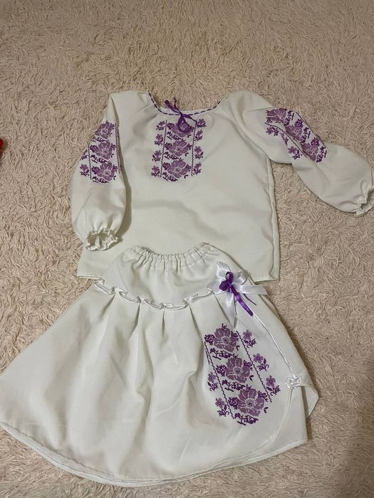 блузка та вишите плаття на дівчинку