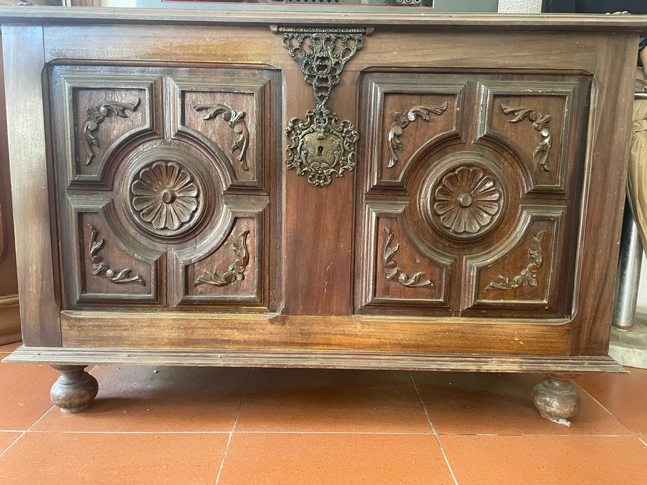 Arca de madeira antiga