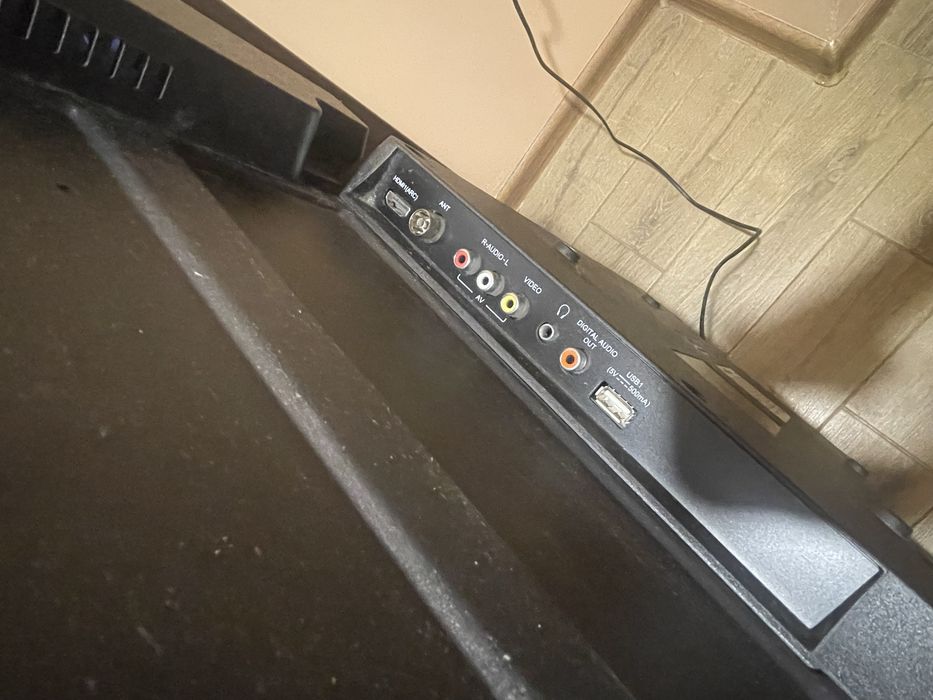 Bravis LED-43G5000 + T2 (43”)